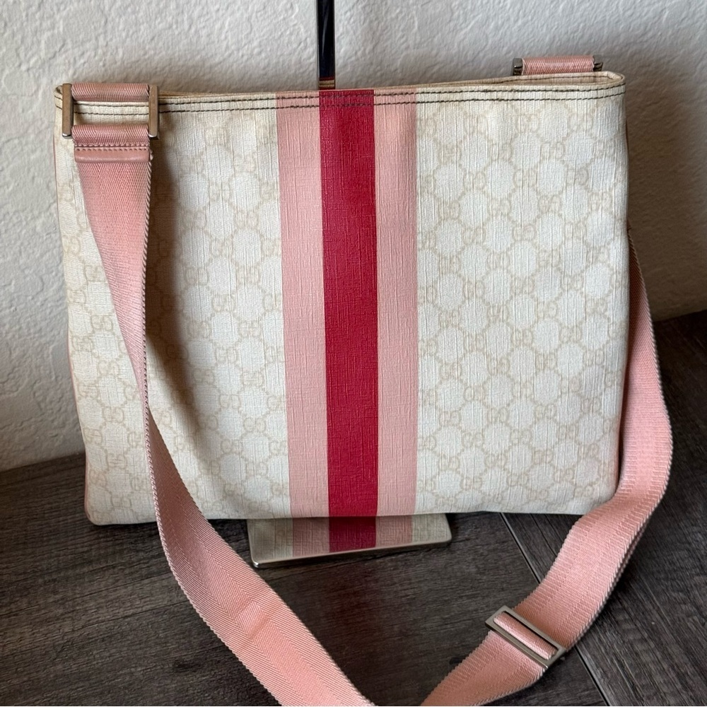 💎RARE GUCCI JOYLINE GG PLUS PVC LEATHER MESSENGER BAG/ GUARANTEED AUTHENTIC 💎 - Picture 2 of 12